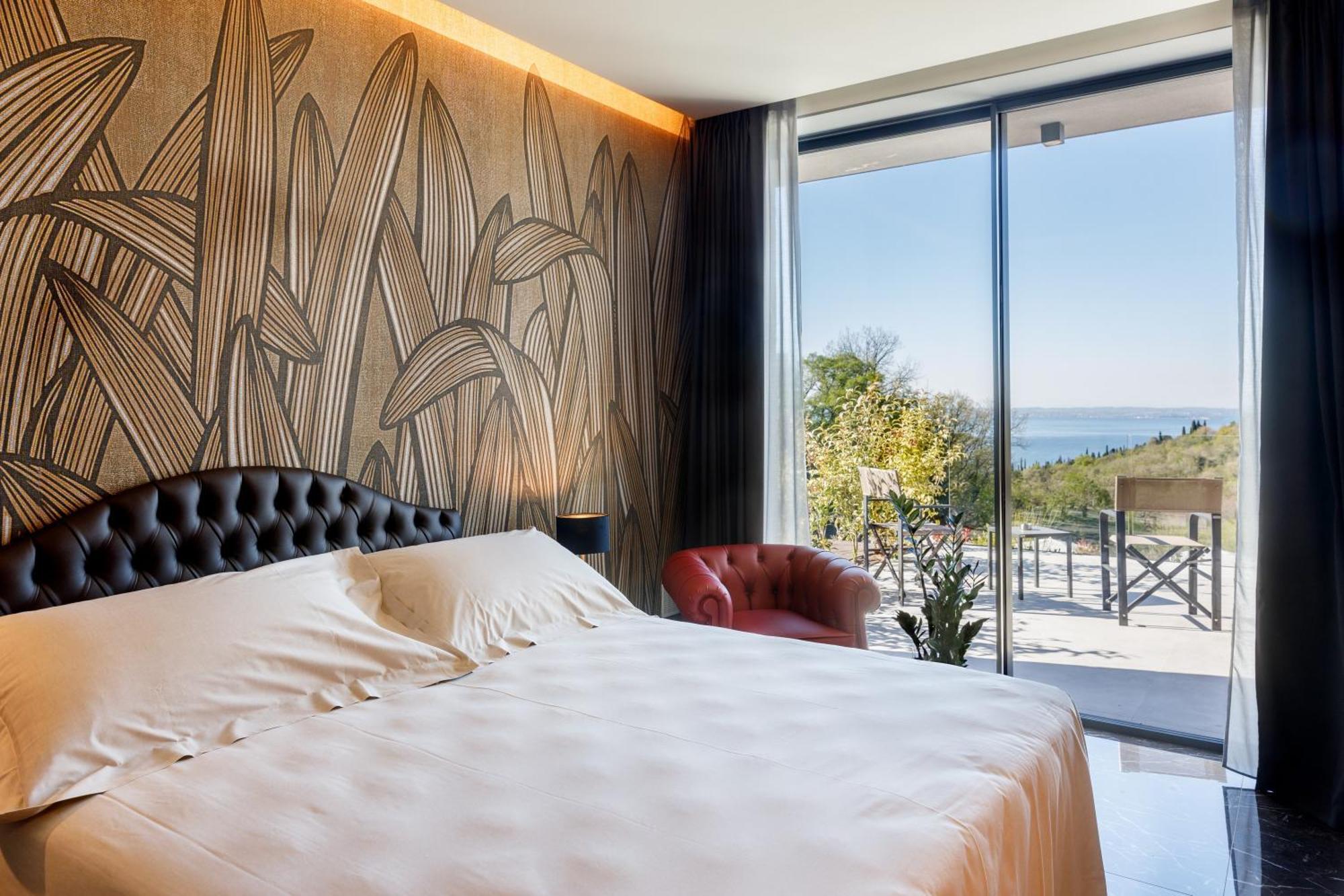 Deville & Spa Costermano Pokoj fotografie